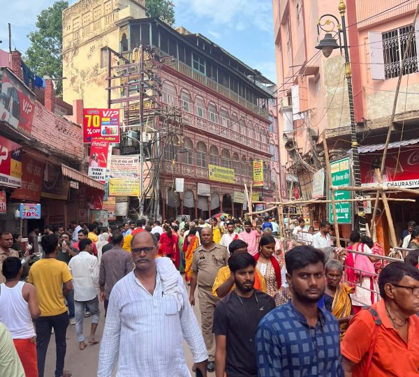 Varanasi Guided Walking Tour of Ghats and Galis