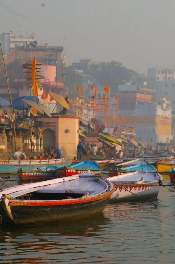 Varanasi Medium Boat Booking
