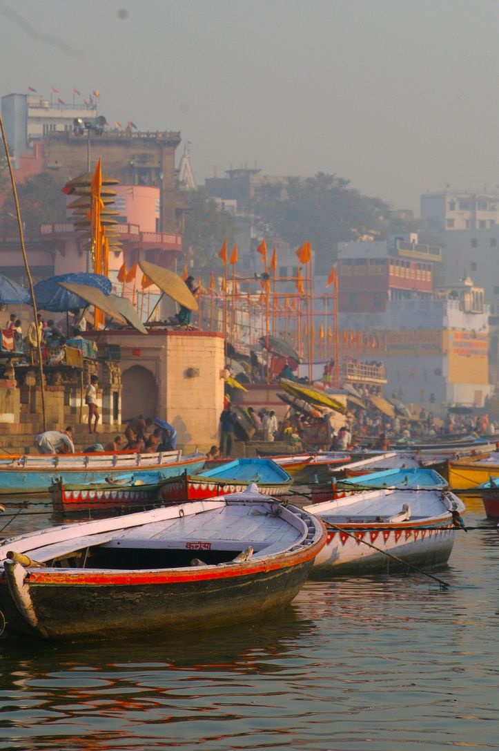 Varanasi Medium Boat Booking