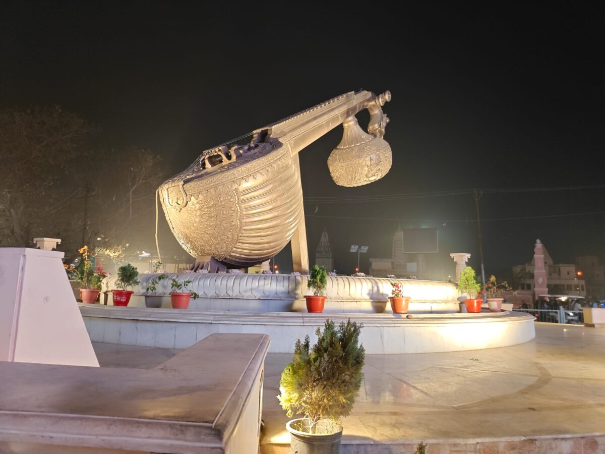 Varanasi Ayodhya Day Trip ( Same day Guided Tour by  Car and Guide )